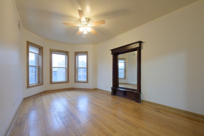 Building Photo - 664-666 E 50th Place