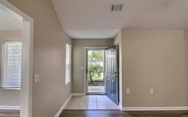 Building Photo - 1125 Oak Timber Cir