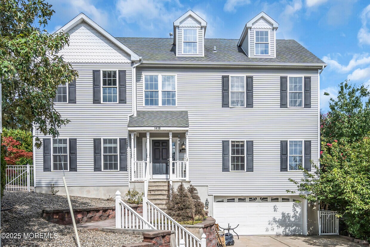 Foto principal - 1418 Summit Pl