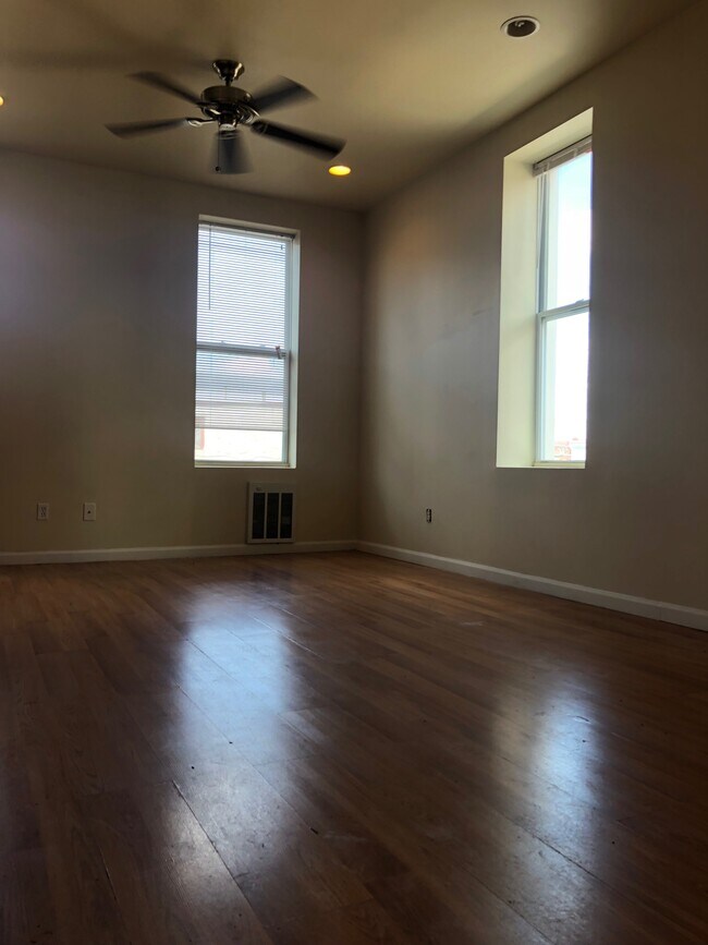 Building Photo - 2979 Frankford Ave