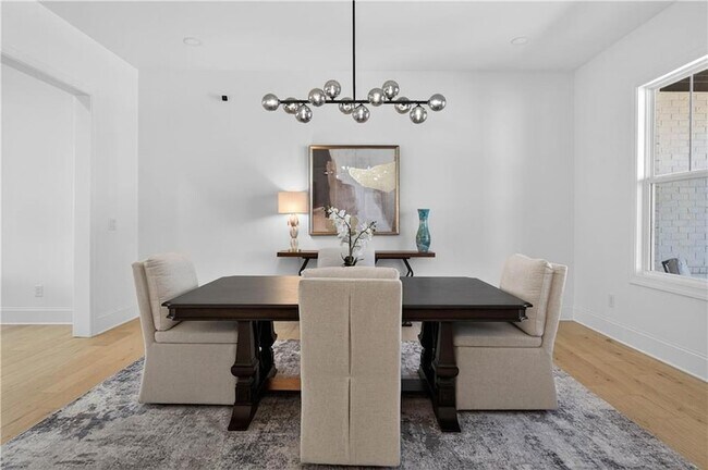 Foto del edificio - 512 Cedar Crest Cir