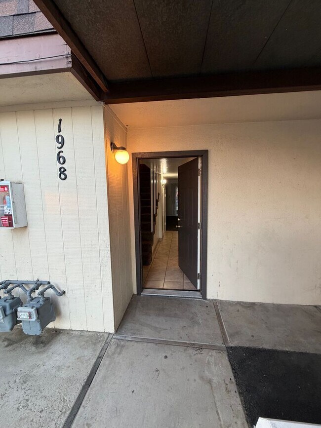 Building Photo - 1968 Stine Rd