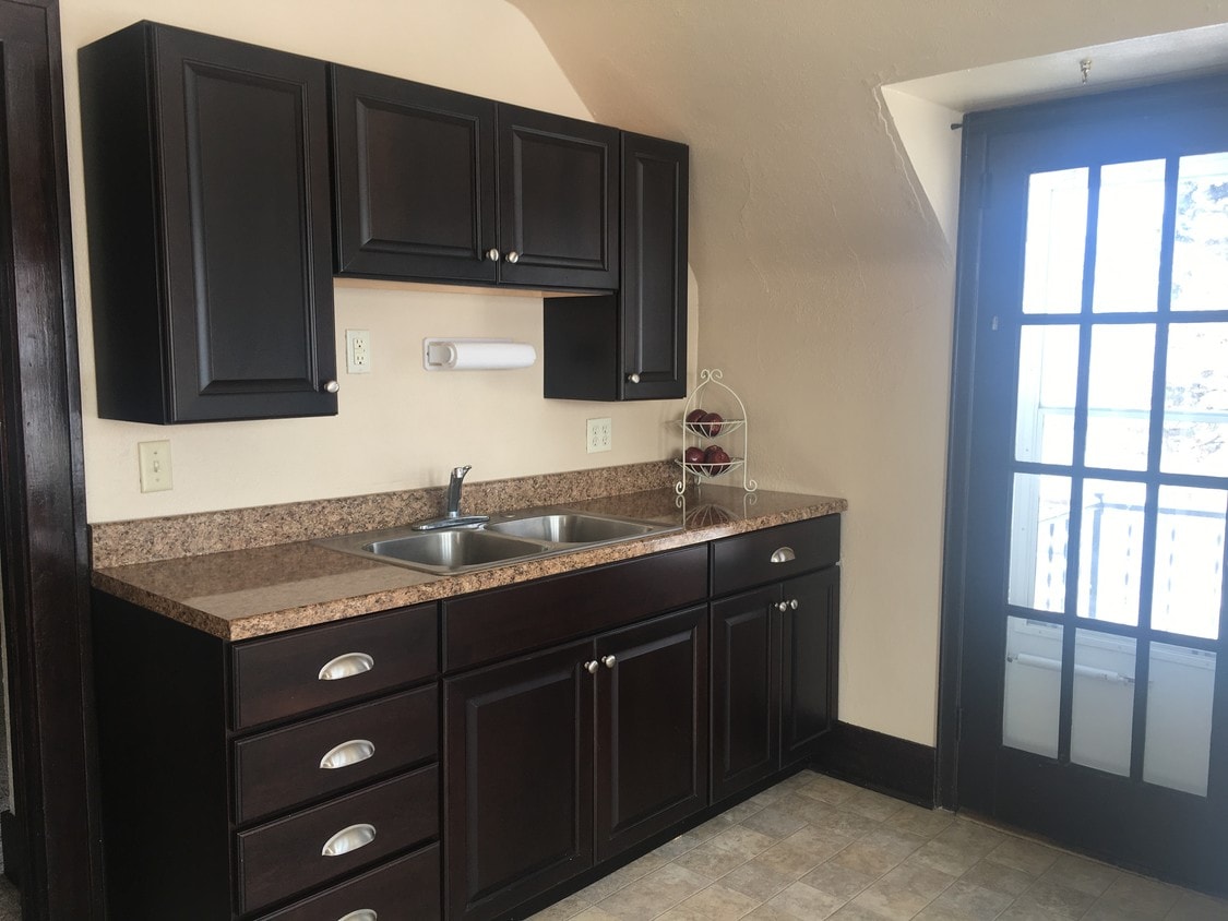 Kitchen - 502 3rd Ave NW