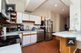 Building Photo - 446 Park Dr