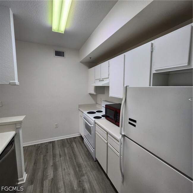 Building Photo - 6321 Aragon Way