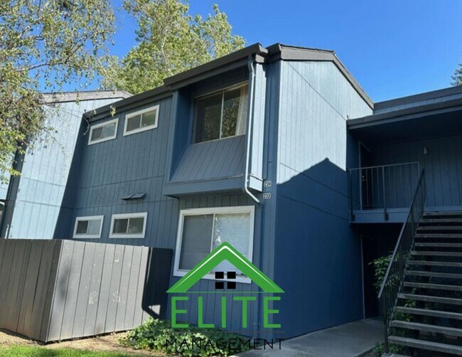Building Photo - **2 Bed, 2 Bath Condo in Gated Community |...