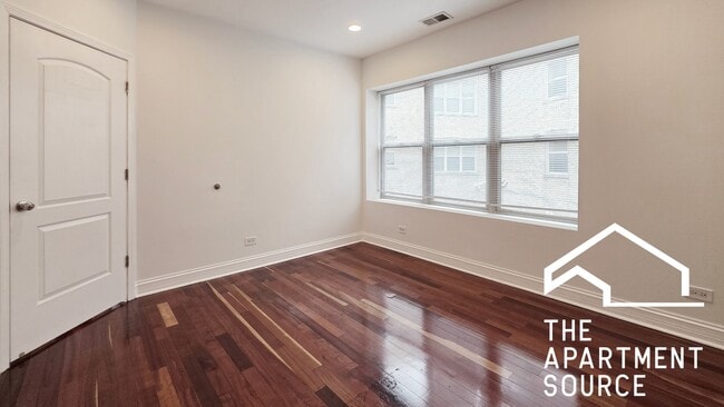 Foto del edificio - 7227 N Rogers Ave