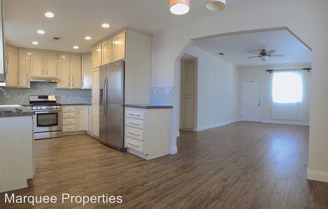 Building Photo - 1642 Donax Ave