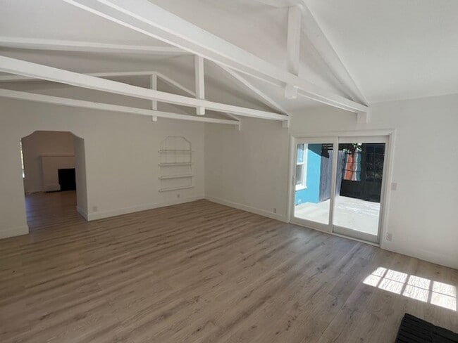 Building Photo - Renovated 5 Bedroom Home Near Montclair Vi...