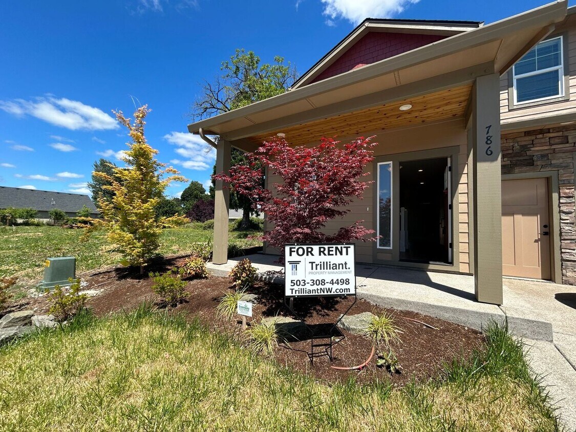 Primary Photo - Newly Built 3 Bed, 2.5 Bath Townhouse/Dupl...