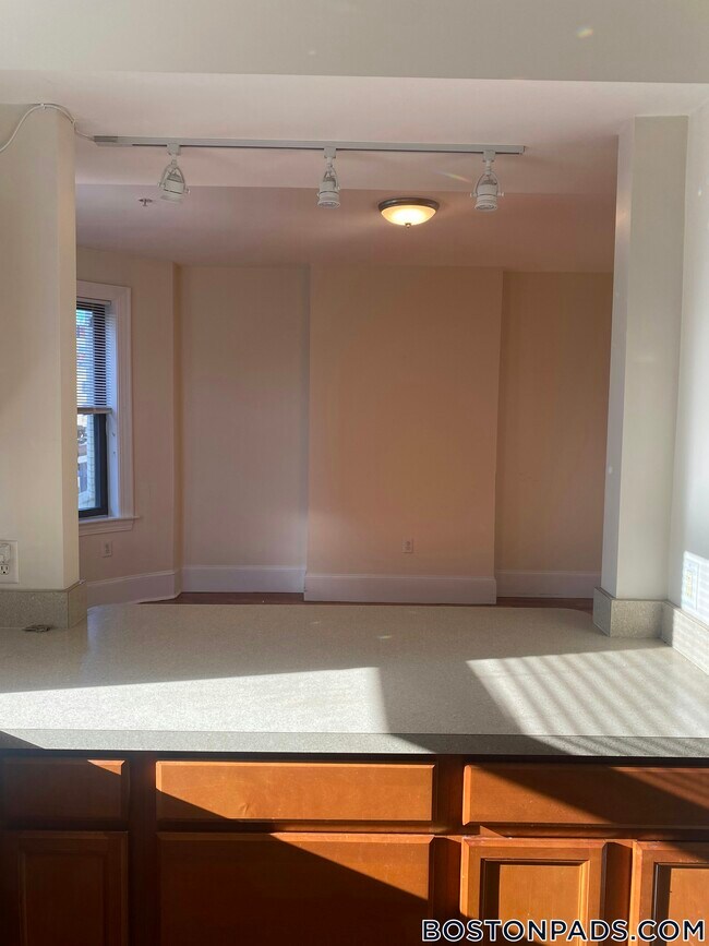 Foto del edificio - 881 Massachusetts Ave