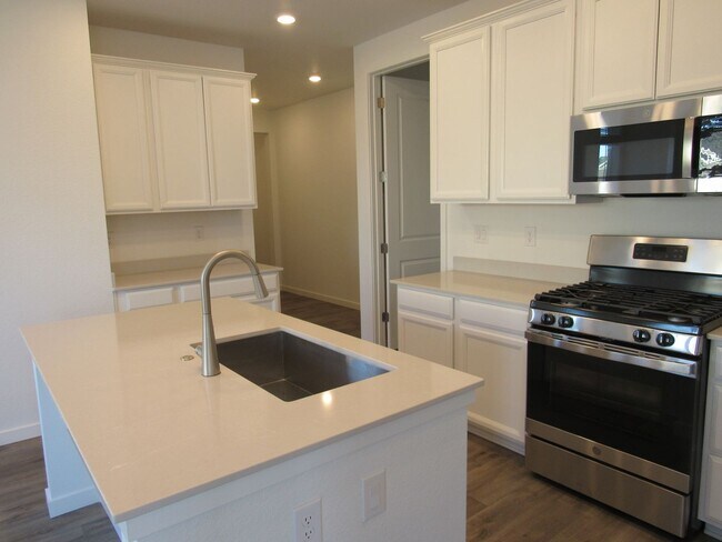 Building Photo - Brand New Paired Home in Erie w/ main floo...