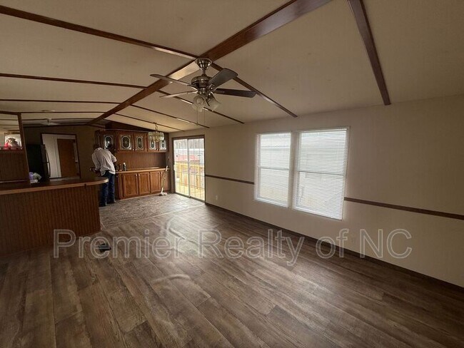 Building Photo - 397 Deer Run Dr