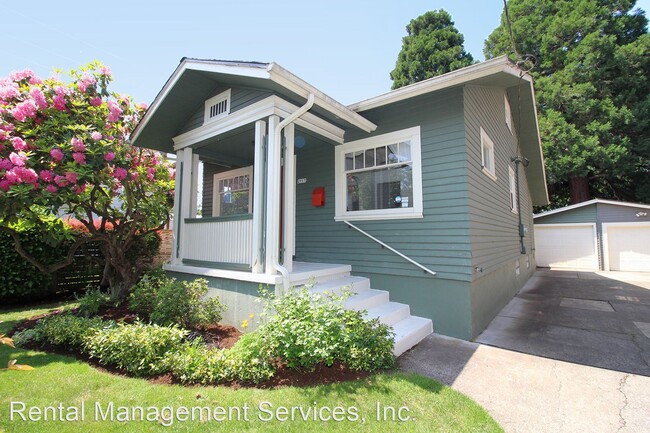 Building Photo - 2 br, 1 bath House - 2917 NE 36th Ave