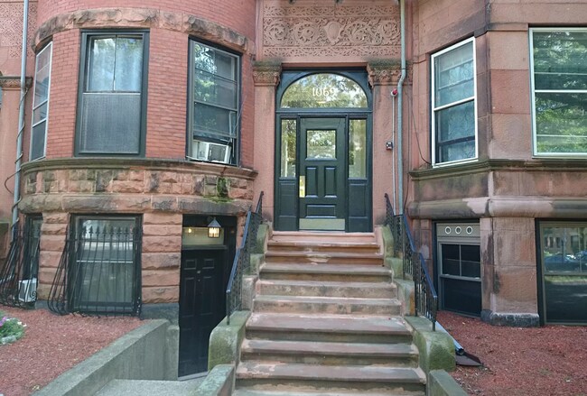 Foto del edificio - 1073 Beacon St