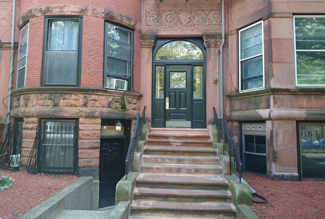 Building Photo - 1073 Beacon St