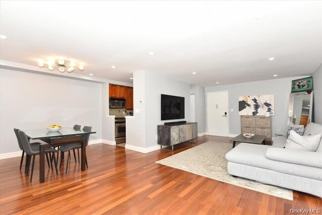 Foto del edificio - 320 E Shore Rd