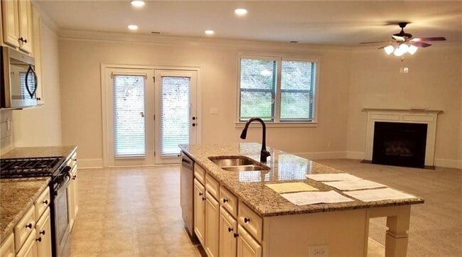 Building Photo - 235 Broadmoor Dr