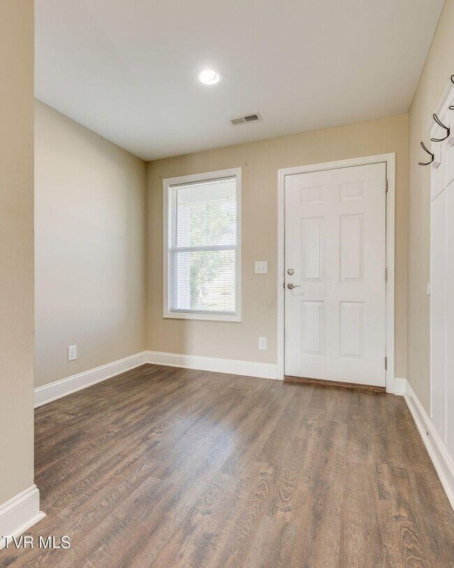 Foto del edificio - For Rent — Modern Duplex Near Historic Jonesborough