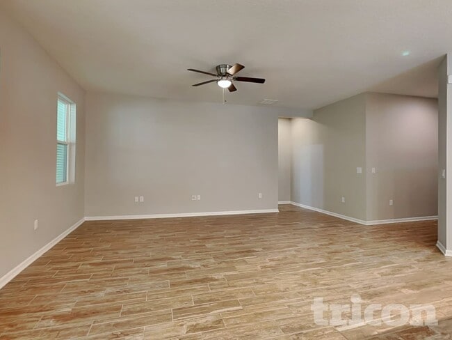Building Photo - 2361 Sanderling St