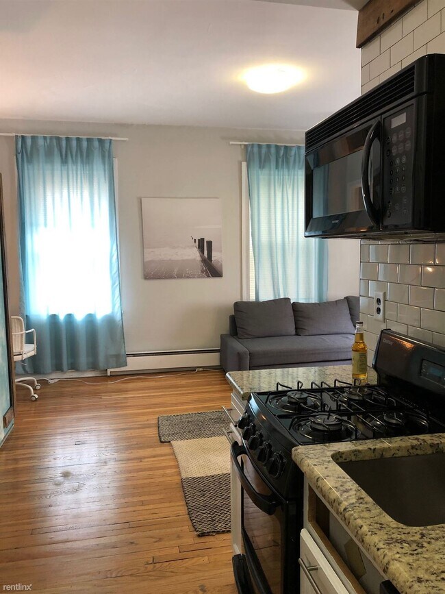 Building Photo - Studio, 1 bath  - 339 S 13th St Unit 3F