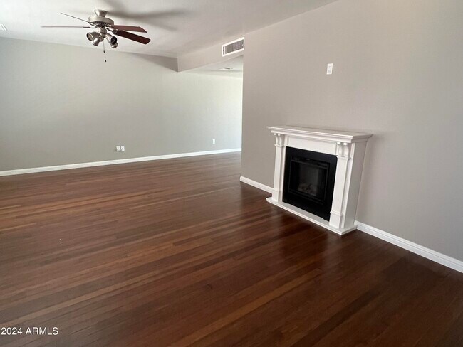 Building Photo - 3733 W Mandalay Ln