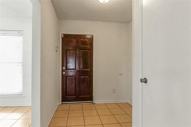 Building Photo - 4016 Spring Brook Ct