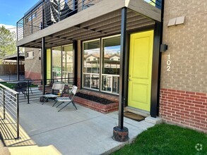 Building Photo - 908 Eudora St
