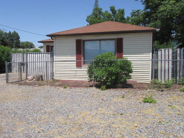 Building Photo - 954 Orchard Ave