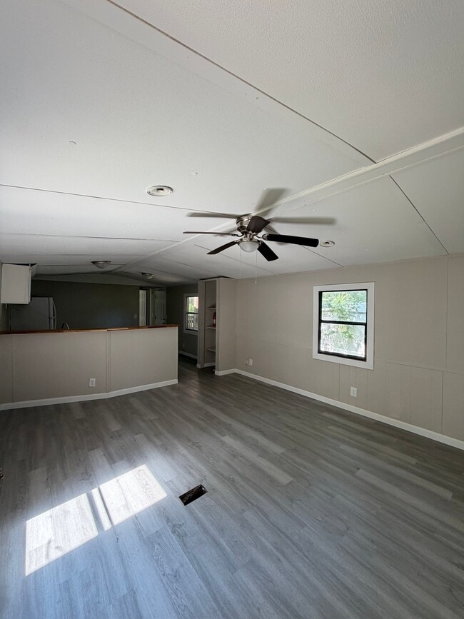 Building Photo - 0 Acorn Village Ln