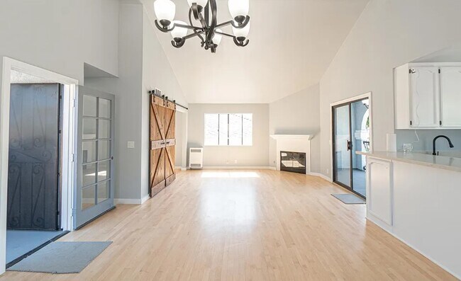 Foto del edificio - 4706 W 168th St