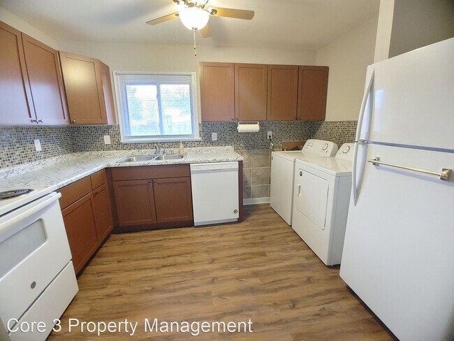 Building Photo - 3 br, 1.5 bath House - 6 Plymouth Ct