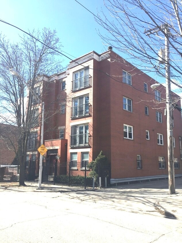 Building Photo - 812 S Miller St