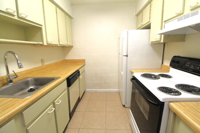Foto del edificio - Waterfront Condo with Pensacola Bay Views – Updated 1BR in Quiet Southeast Community | Minutes to...