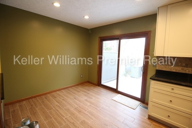 Building Photo - 126 Carrowmoor Ct