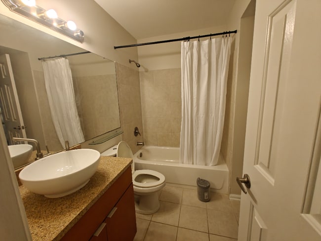 Building Photo - 521 N Graham St