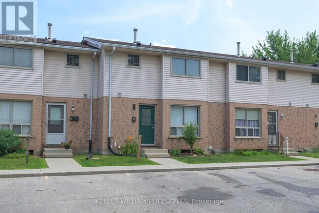 Photo du bâtiment - 126-126 Belmont Dr