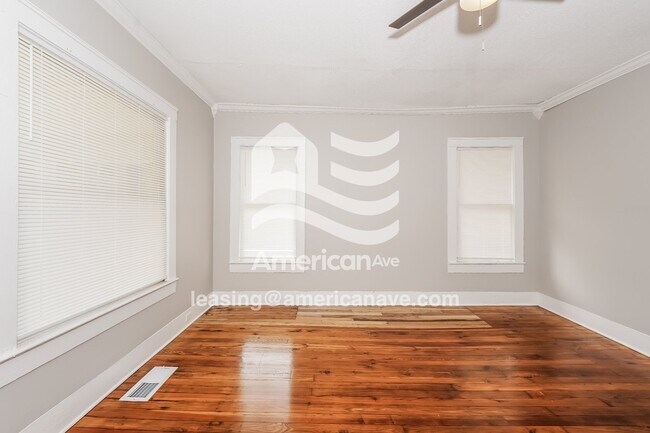Foto del edificio - 8028 Rugby Ave
