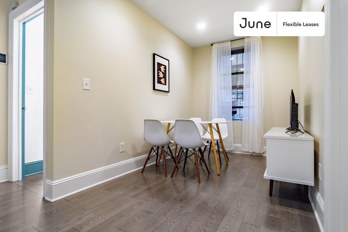 Foto principal - 345 E 21st St