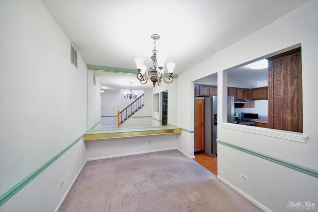 Building Photo - 1056 Lakewood Cir