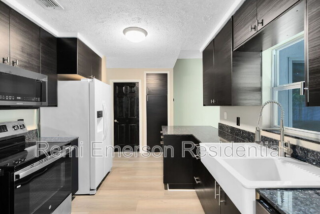 Foto del edificio - 10562 Bridlewood Ave