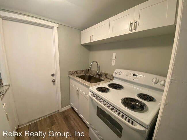 Building Photo - 1426 10th St W