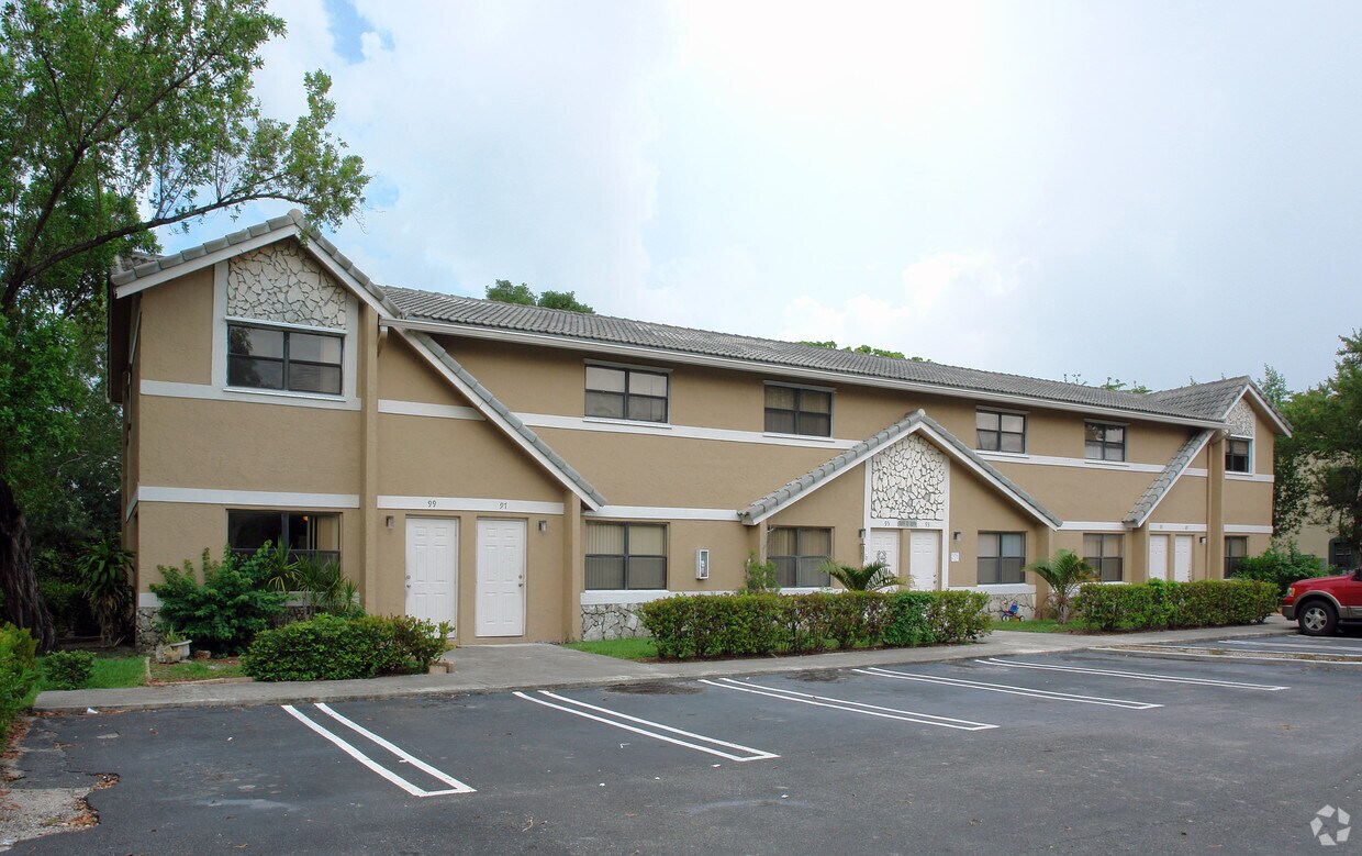 Foto del edificio - 11689-11699 NW 45th St