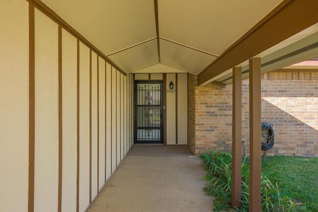 Foto del edificio - 3507 Hummingbird Ln