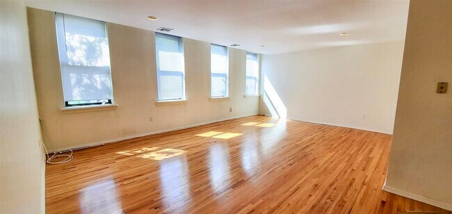 Foto del edificio - 227 Adams St