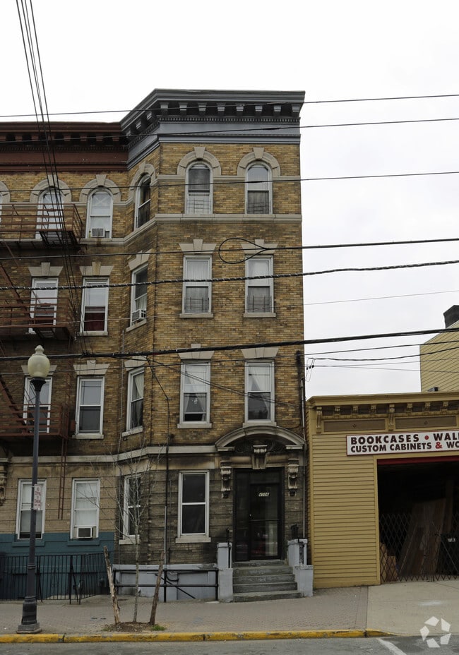 Building Photo - 4506 Park Ave