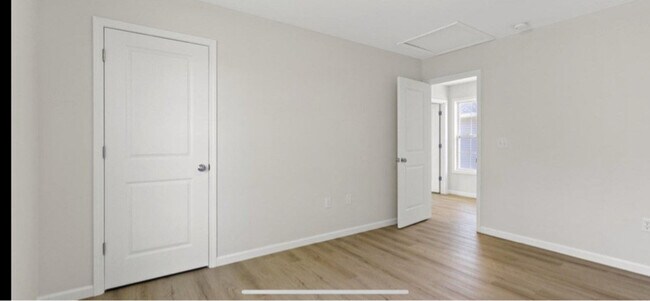 Foto del edificio - 275 Broadway St