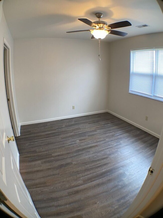 Building Photo - 2bd/2ba apartment available
