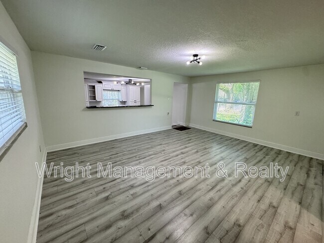 Foto del edificio - 9815 N 16th St
