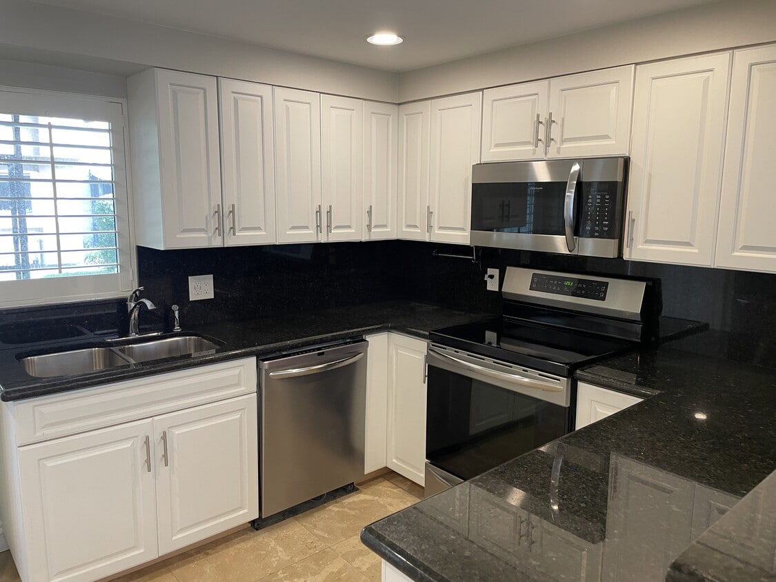 Photo - 220 Wimbledon Lakes Dr (Plantation, FL)